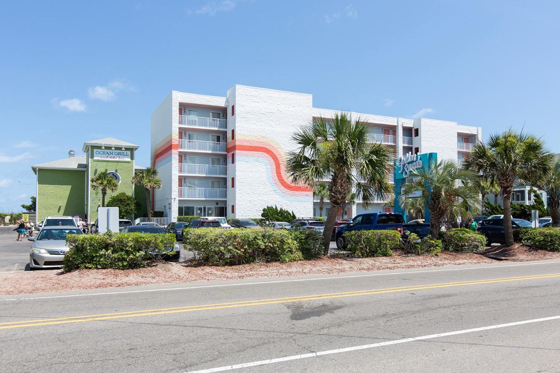 Golden Sands Oceanfront Hotel Каролина-бич Экстерьер фото
