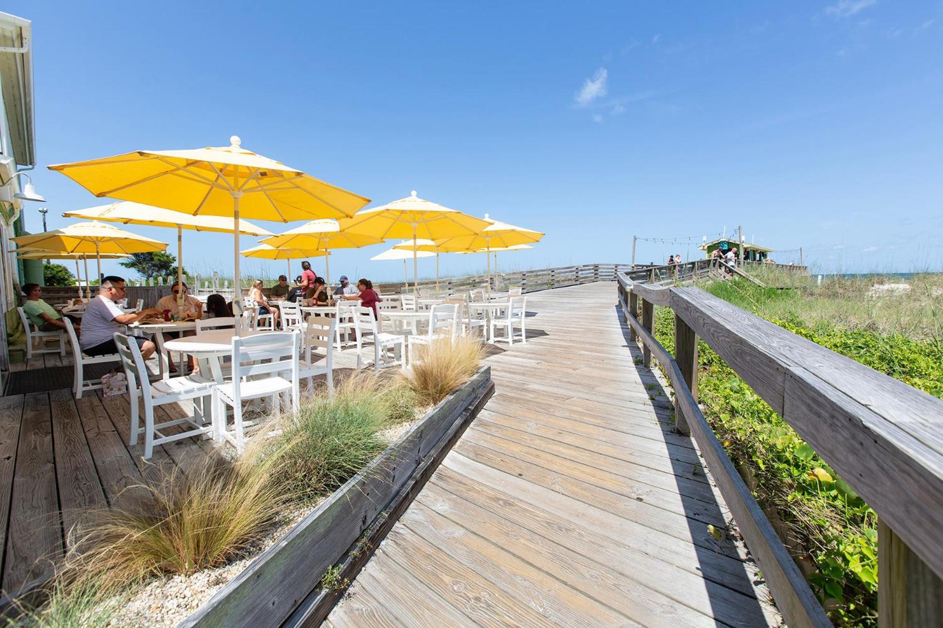 Golden Sands Oceanfront Hotel Каролина-бич Экстерьер фото