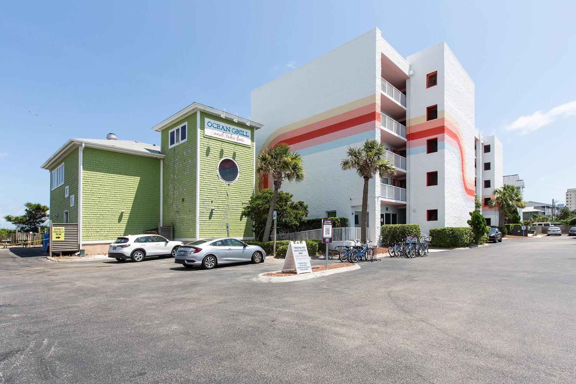 Golden Sands Oceanfront Hotel Каролина-бич Экстерьер фото